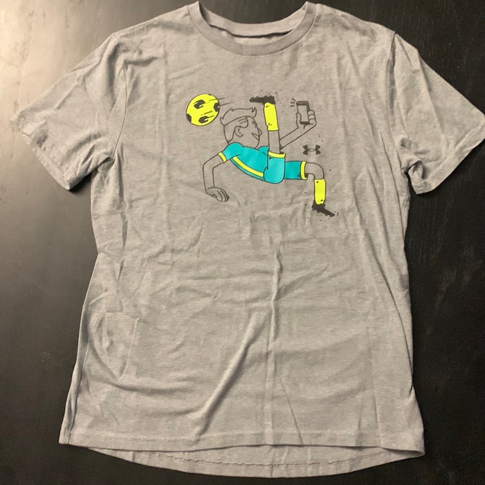 Underamour t shirt size YL